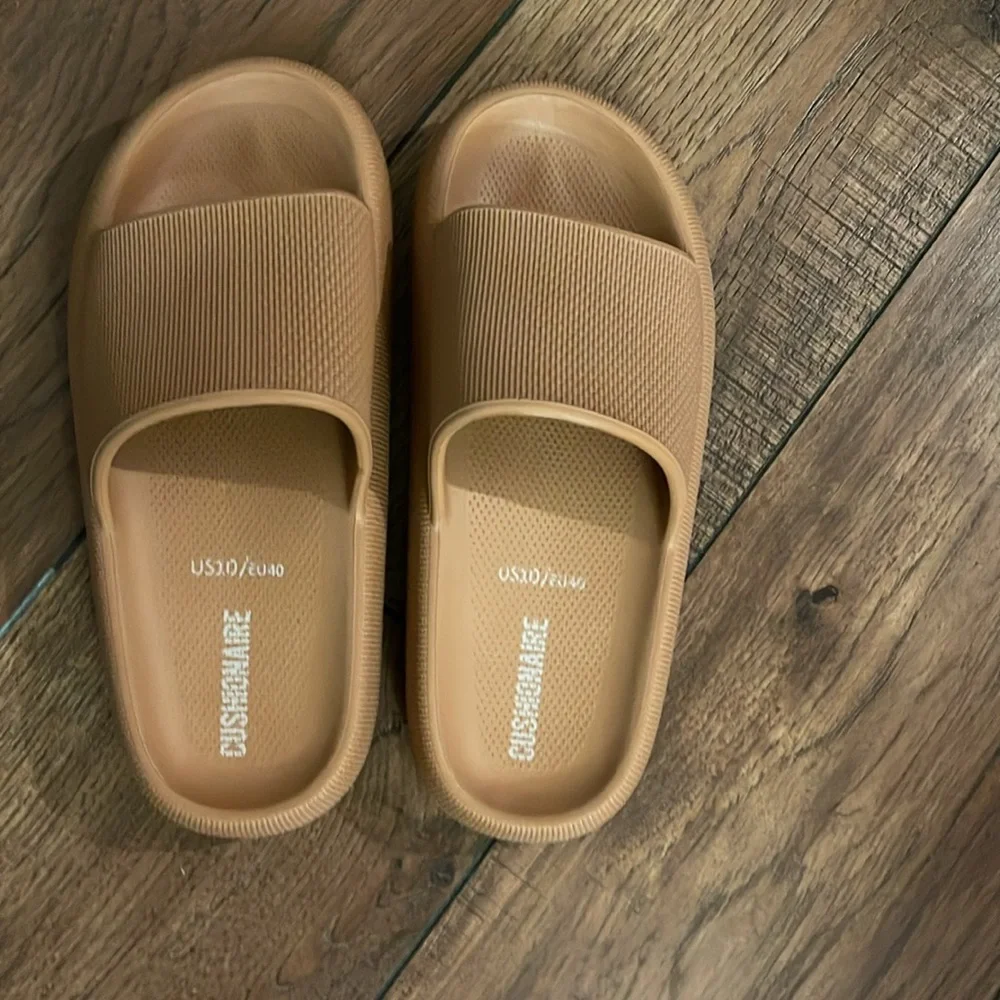 Slippers - Picture 2 of 5